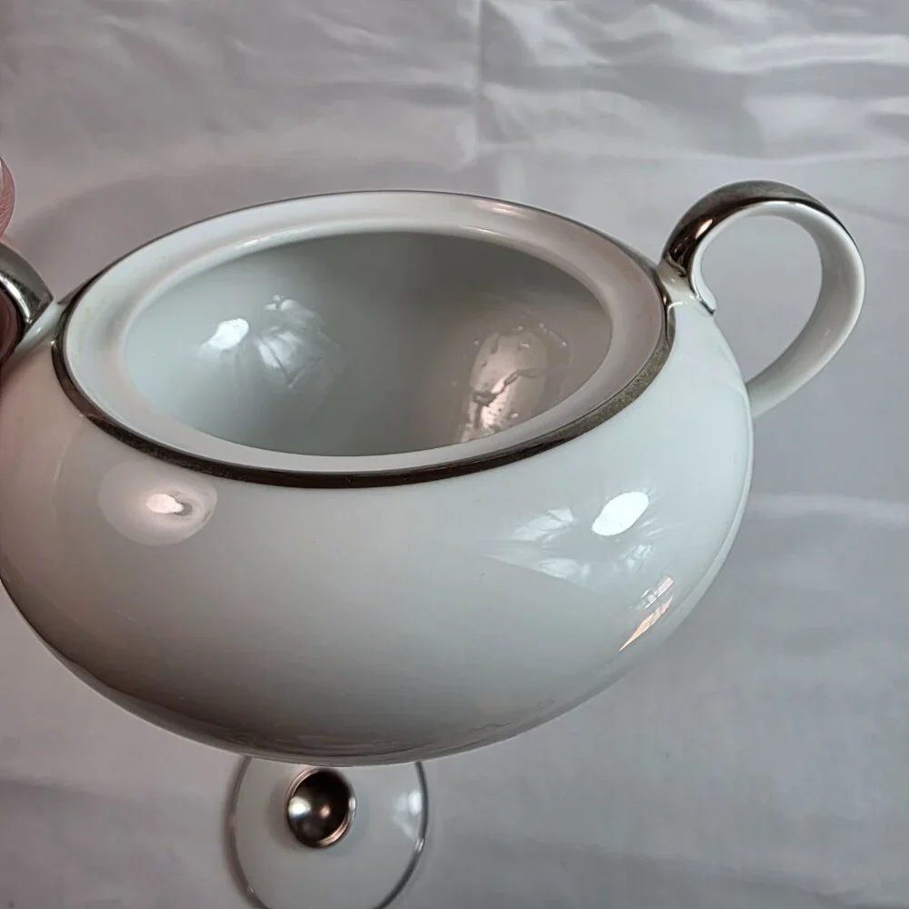 Amcrest Meito Wedding Ring Sugar Bowl & Lid White with Platinum Trim